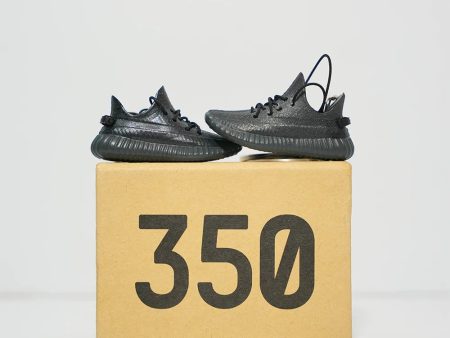 3D Sneaker Keychain With Box - Yeezy 350 Black Fashion